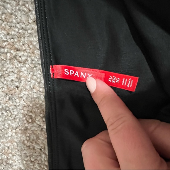 Women’s Spanx Faux Leather Legging - Size XL - Picture 3 of 3